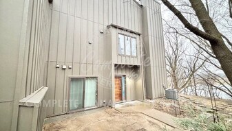 8978 Neill Lake Rd in Eden Prairie, MN - Building Photo