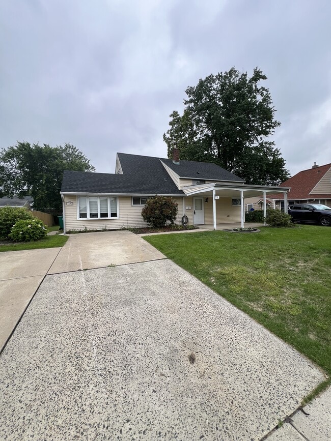 property at 19 Noblewood Ln