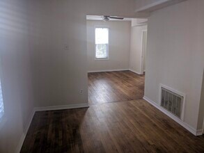 211 17th Avenue Northeast, Unit 2 in Minneapolis, MN - Building Photo - Building Photo