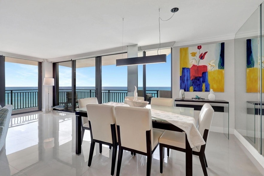 5460 N Ocean Dr, Unit 7A in Riviera Beach, FL - Building Photo