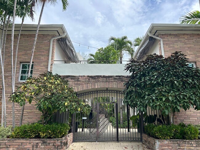 1605 Lenox Ave. in Miami Beach, FL - Building Photo - Building Photo