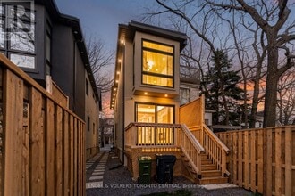 230 Willow Ave in Toronto, ON - Building Photo - Building Photo