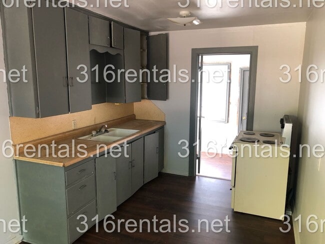 419 SW 3rd St in Newton, KS - Building Photo - Building Photo