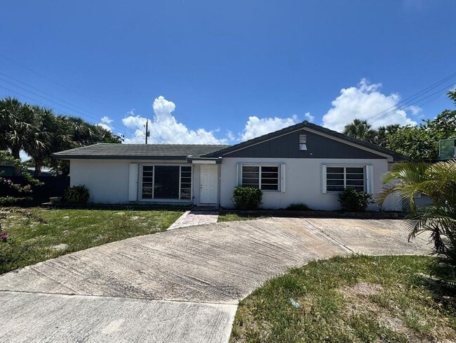property at 1101 S Seacrest Blvd