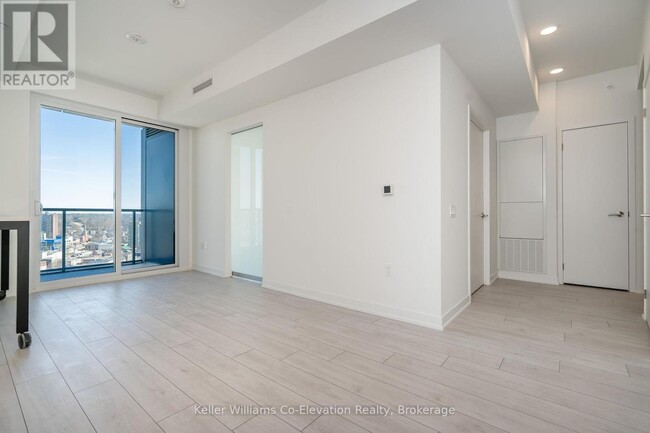 37-2037 Mary St