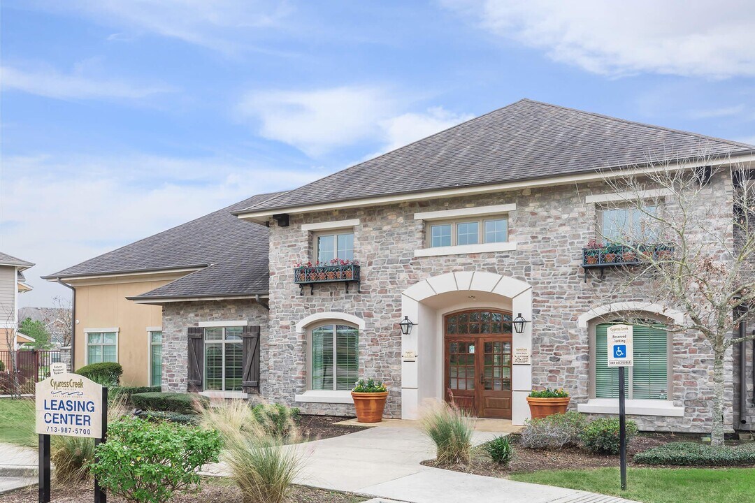 Cypress Creek Apartment Homes at Fayridge ... Photo