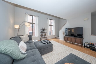 765 N Ringgold St, Unit B in Philadelphia, PA - Foto de edificio - Building Photo