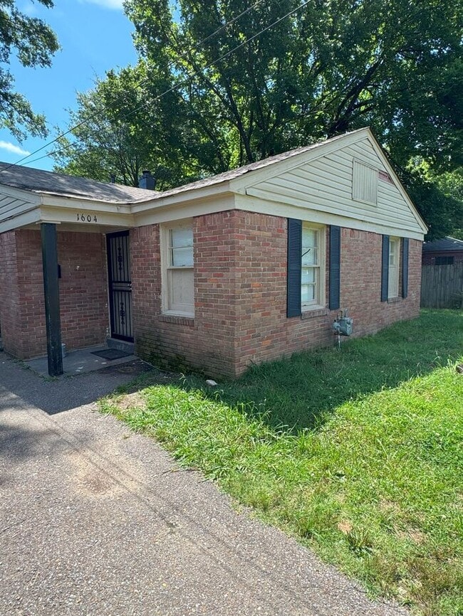 property at 1604 Echles St