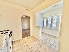 3810 Central St in Kansas City, MO - Foto de edificio - Building Photo