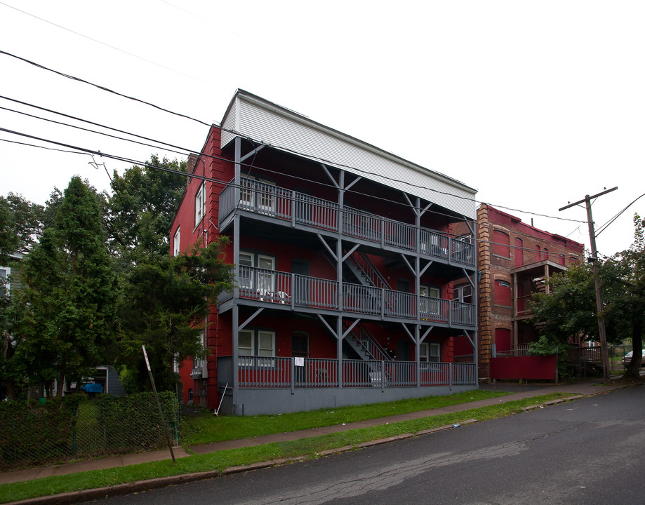 9 West St in New Britain, CT - Building Photo