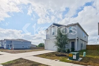 914 Shady Brk in New Braunfels, TX - Building Photo - Building Photo