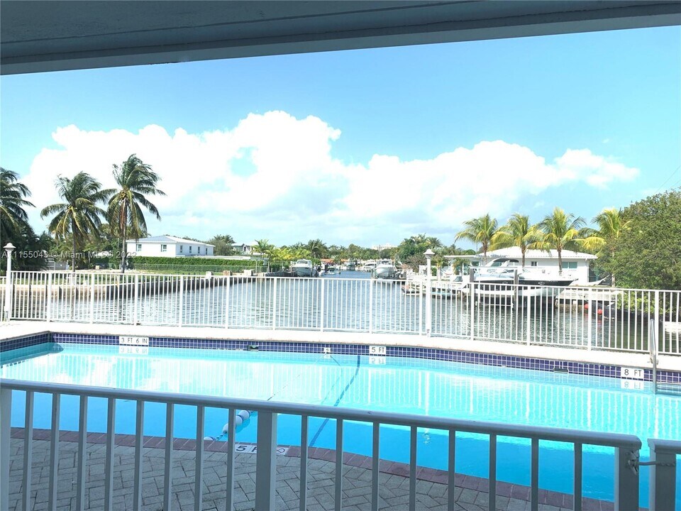 2225 NE 123rd St, Unit 114 in North Miami, FL - Foto de edificio