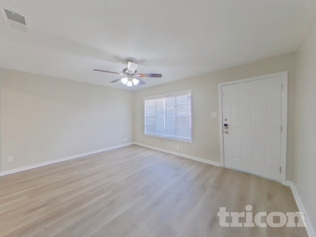 737 SE 3rd St in Grand Prairie, TX - Building Photo - Building Photo