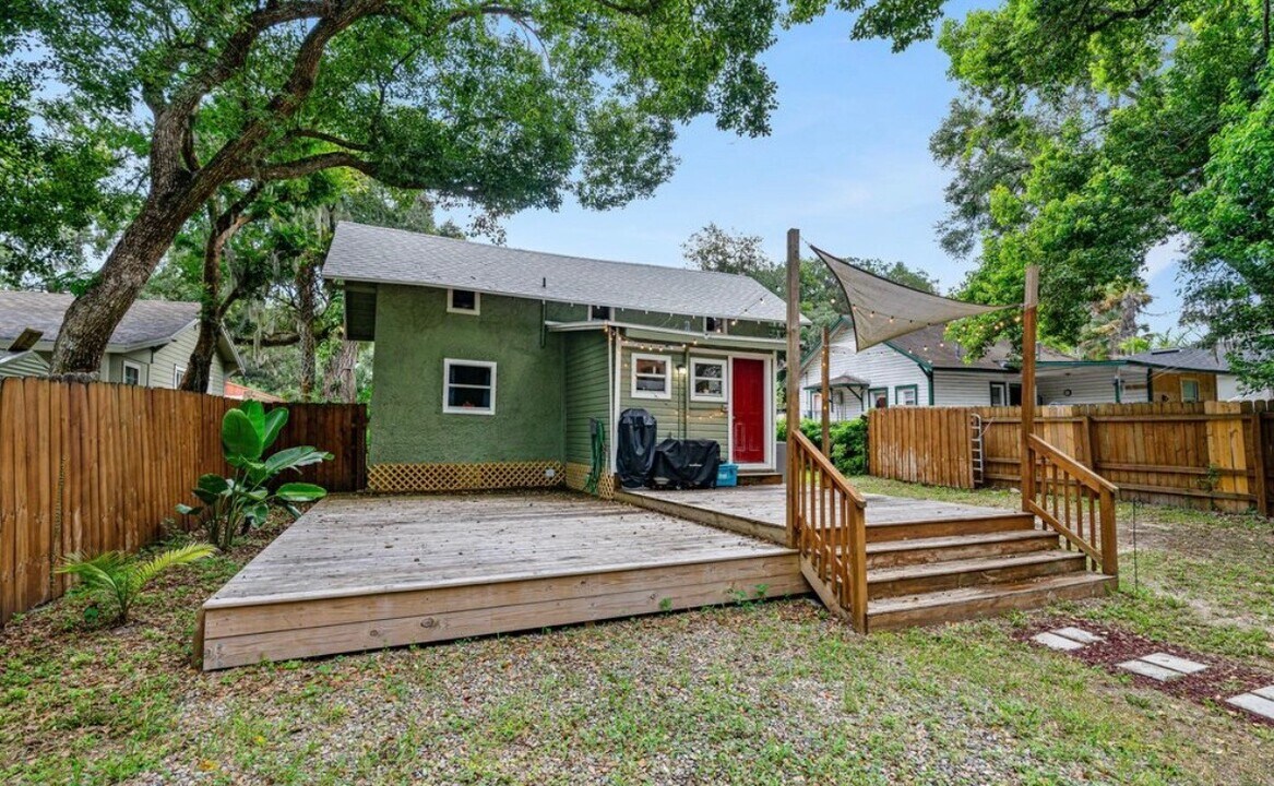 112 S Chandler Ave in DeLand, FL - Building Photo