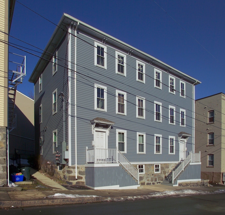 297-303 Hartwell St in Fall River, MA - Foto de edificio