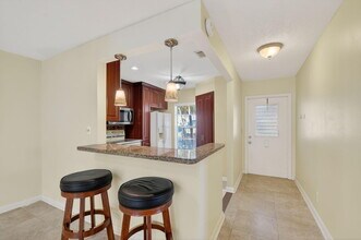 374 Bennington Ln in Greenacres, FL - Building Photo - Building Photo