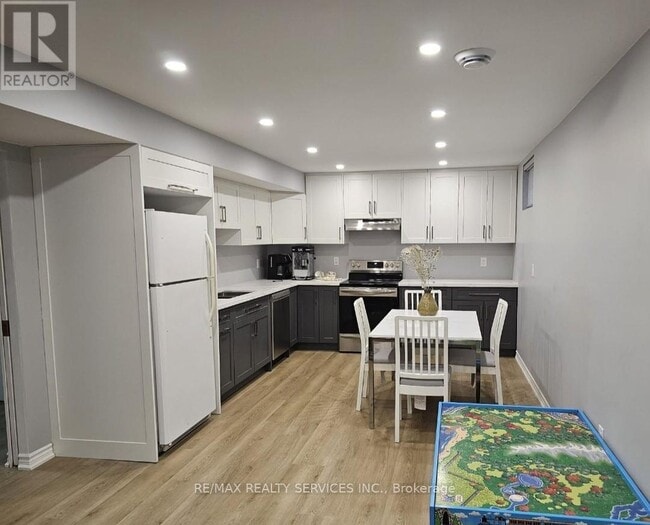 35 Curtis Dr in Brampton, ON - Building Photo - Building Photo