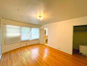 1700 Don Carlos Ave, Unit A in Glendale, CA - Foto de edificio - Building Photo