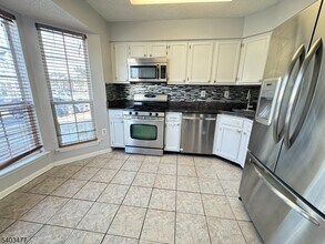 45 de Leon Cir in Franklin Township, NJ - Building Photo - Building Photo