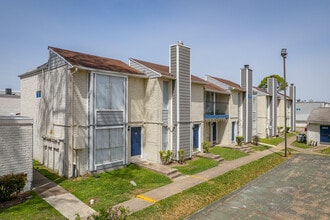 The Sanctuary at 9430 in Houston, TX - Building Photo - Building Photo