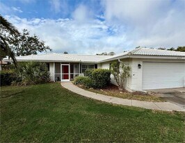 2328 Cass St in Sarasota, FL - Building Photo