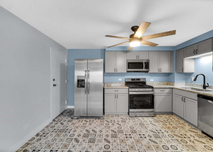 10811 S Lloyd Ave in Chicago, IL - Building Photo - Building Photo
