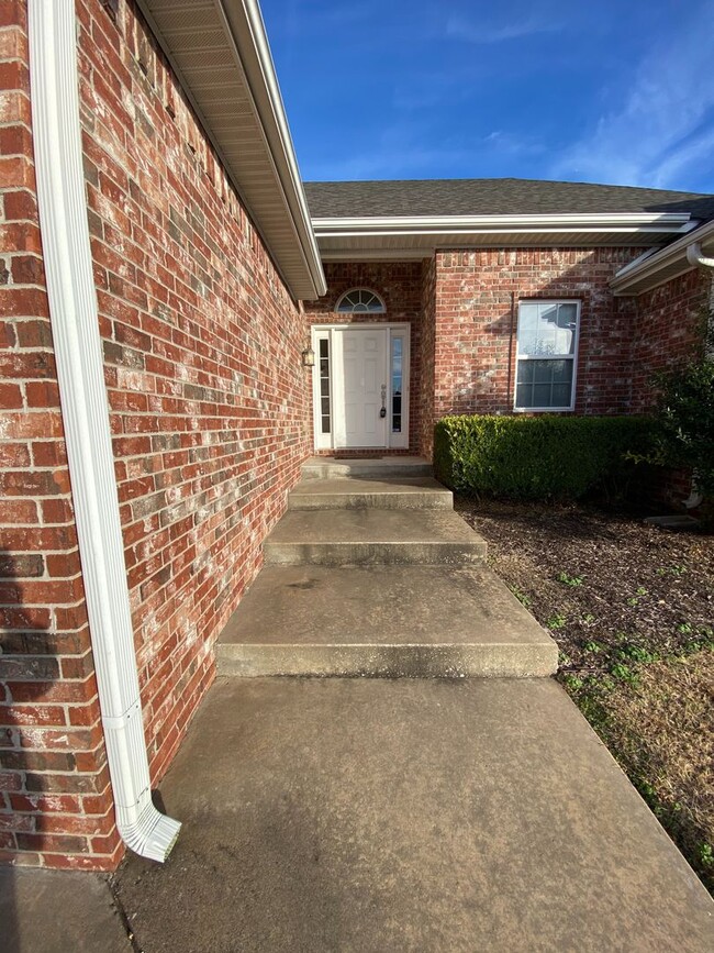 221 Milas St in Springdale, AR - Building Photo - Building Photo