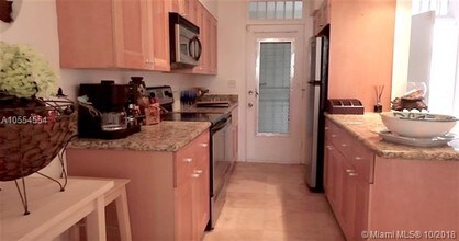 949 Pennsylvania Ave-Unit -307 in Miami Beach, FL - Building Photo - Building Photo