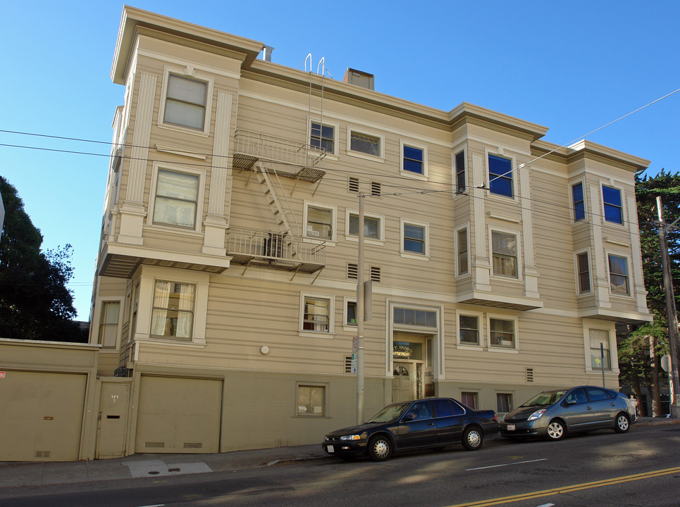 2095 Fulton St in San Francisco, CA - Building Photo