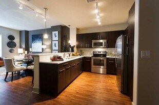 1404 W Gray St in Houston, TX - Building Photo