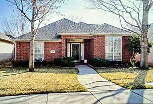 3626 Rodale Way in Dallas, TX - Building Photo