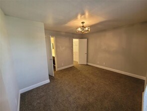 2701 W Bellfort Ave in Houston, TX - Building Photo - Building Photo