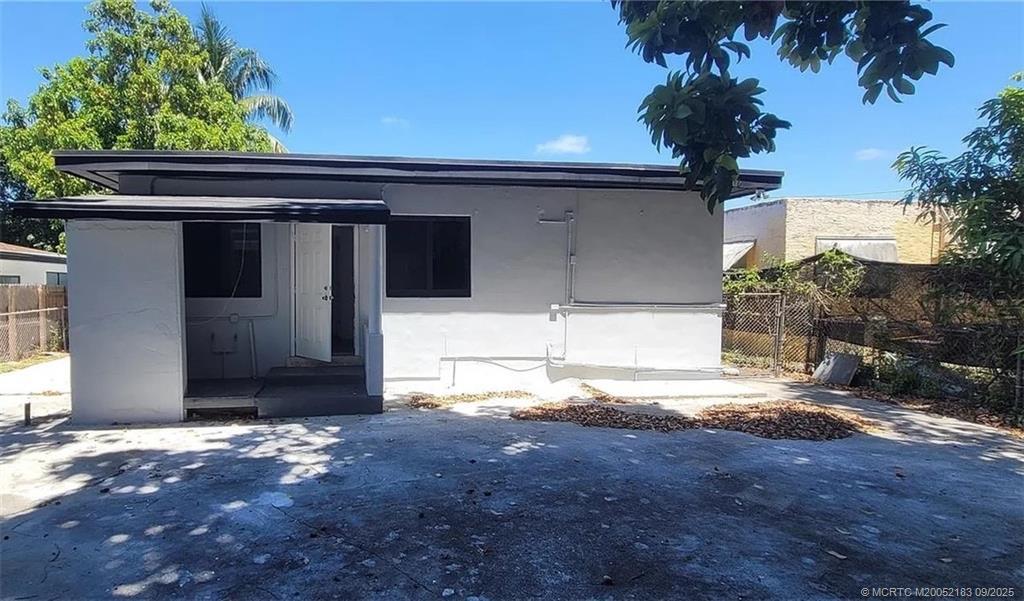 1144 NW 30th St in Miami, FL - Building Photo