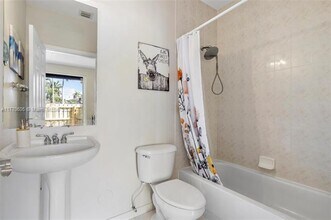 1835 N Dixie Hwy in Fort Lauderdale, FL - Building Photo - Building Photo