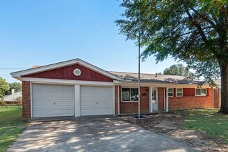411 Yorkshire Dr in Euless, TX - Building Photo - Building Photo