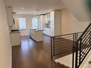 2421 Manton St in Philadelphia, PA - Foto de edificio - Building Photo