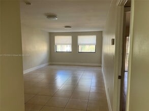 8180 Geneva Ct, Unit 326 in Doral, FL - Building Photo - Building Photo
