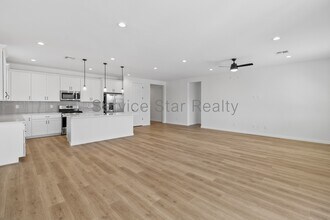 5029 W Roundhouse Rd in Phoenix, AZ - Building Photo - Building Photo