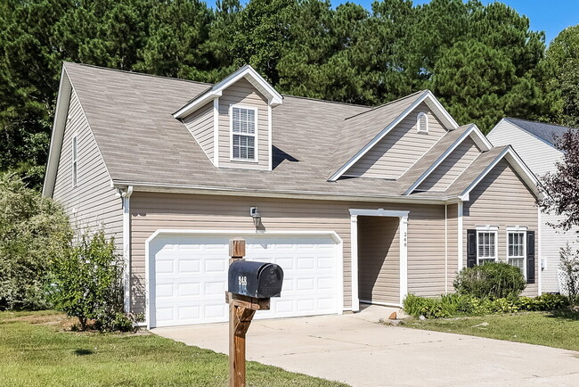 248 Ber Creek Dr in Fuquay Varina, NC - Foto de edificio - Building Photo