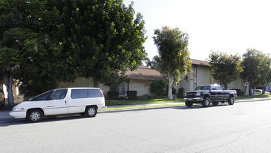 Diamond Apartments in Anaheim, CA - Building Photo - Building Photo