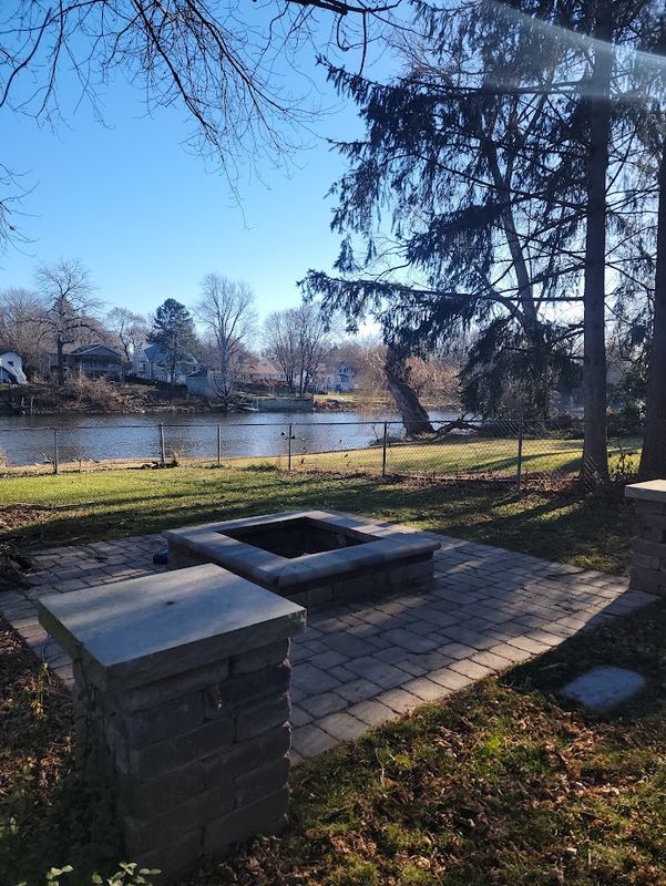 421 La Fox River Dr in Algonquin, IL - Building Photo - Building Photo