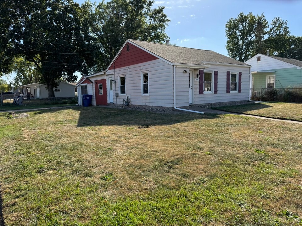 3803 Pearl Ave in Davenport, IA - Foto de edificio