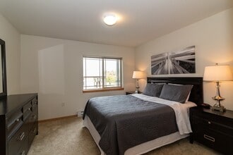 Prairie Crest Apartments, LLC. in Verona, WI - Foto de edificio - Building Photo