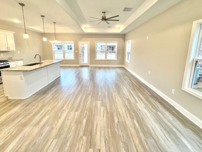 572 Rosalie Woods Dr in Cordova, TN - Foto de edificio - Building Photo