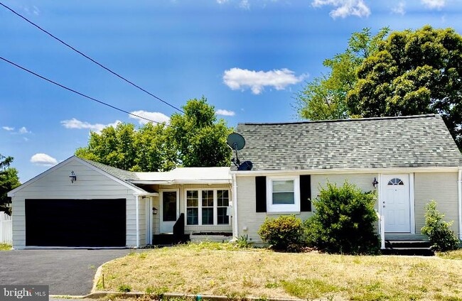 property at 304 W Evesham Rd
