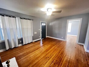 932 Hess Ln in Louisville, KY - Building Photo - Building Photo