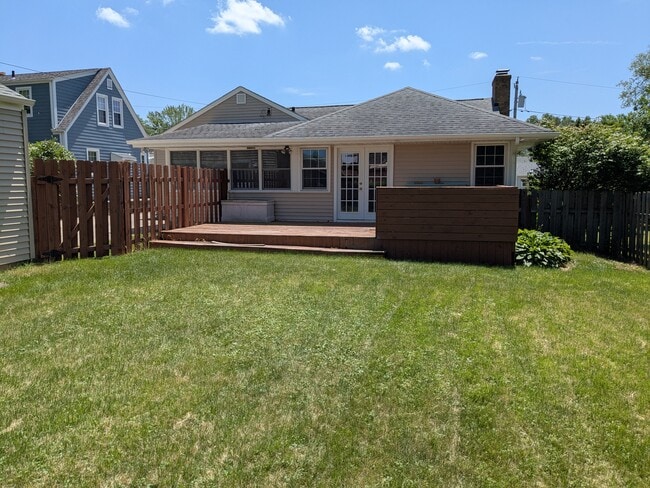 2416 Burrmont Rd in Rockford, IL - Building Photo - Building Photo