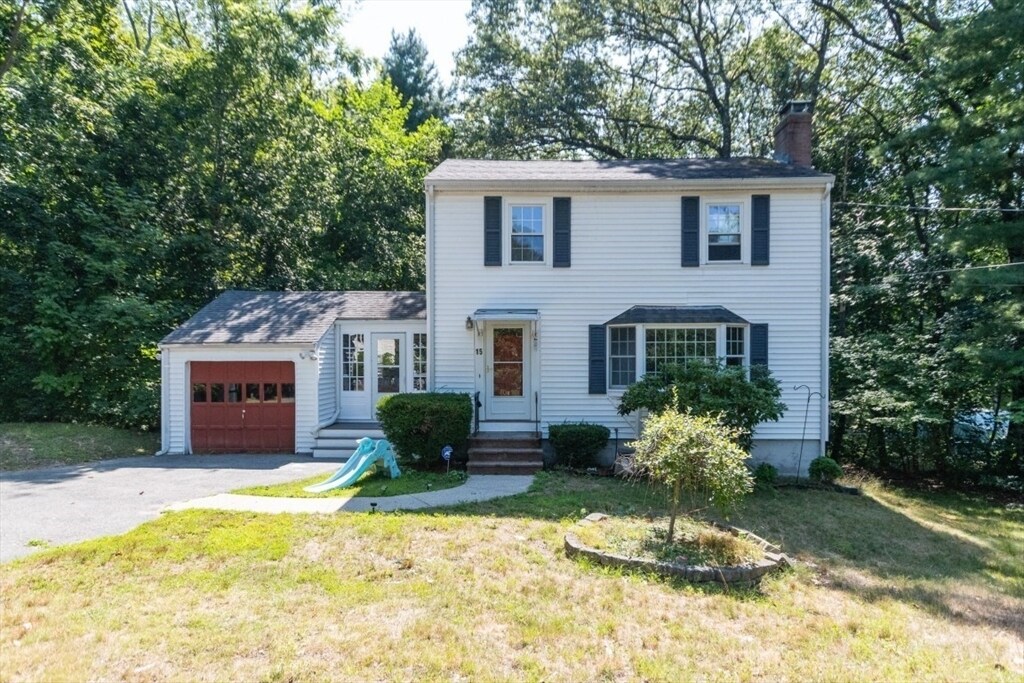 15 Lexington St in Burlington, MA - Building Photo