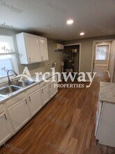 913 S 11th St in Kansas City, KS - Building Photo - Building Photo