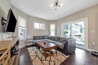 777 Columbia Rd, Unit 1 in Boston, MA - Building Photo - Building Photo